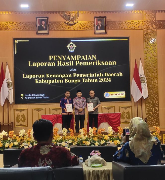 Bupati Bungo didampingi Ketua DPRD terima Penghargaan WTP dari BPK RI