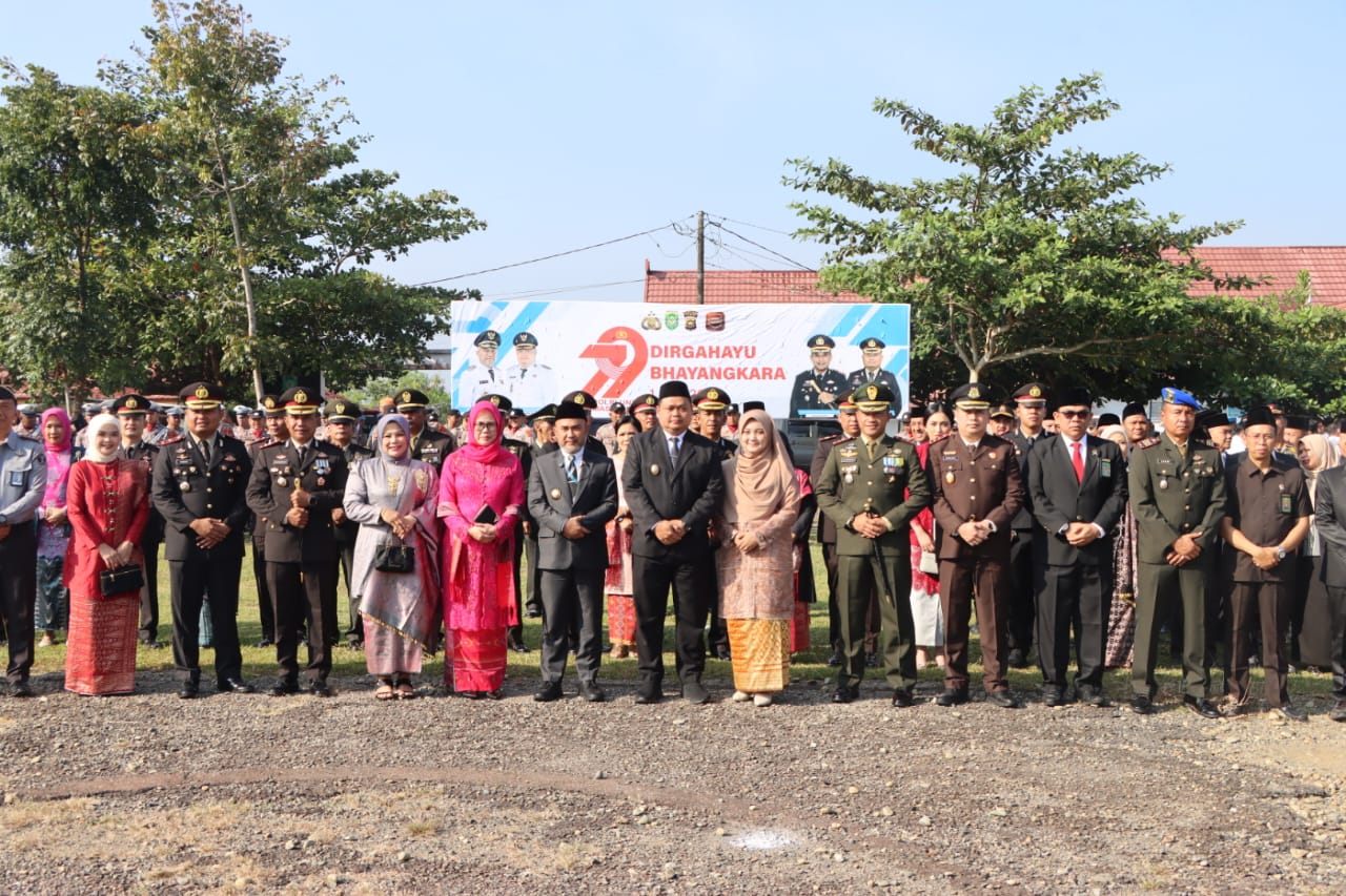 BUPATI DAN WAKIL BUPATI BUNGO HADIRI UPACARA HARI BHAYANGKARA KE-79, APRESIASI PERAN POLRI DALAM MEWUJUDKAN KAMTIBMAS