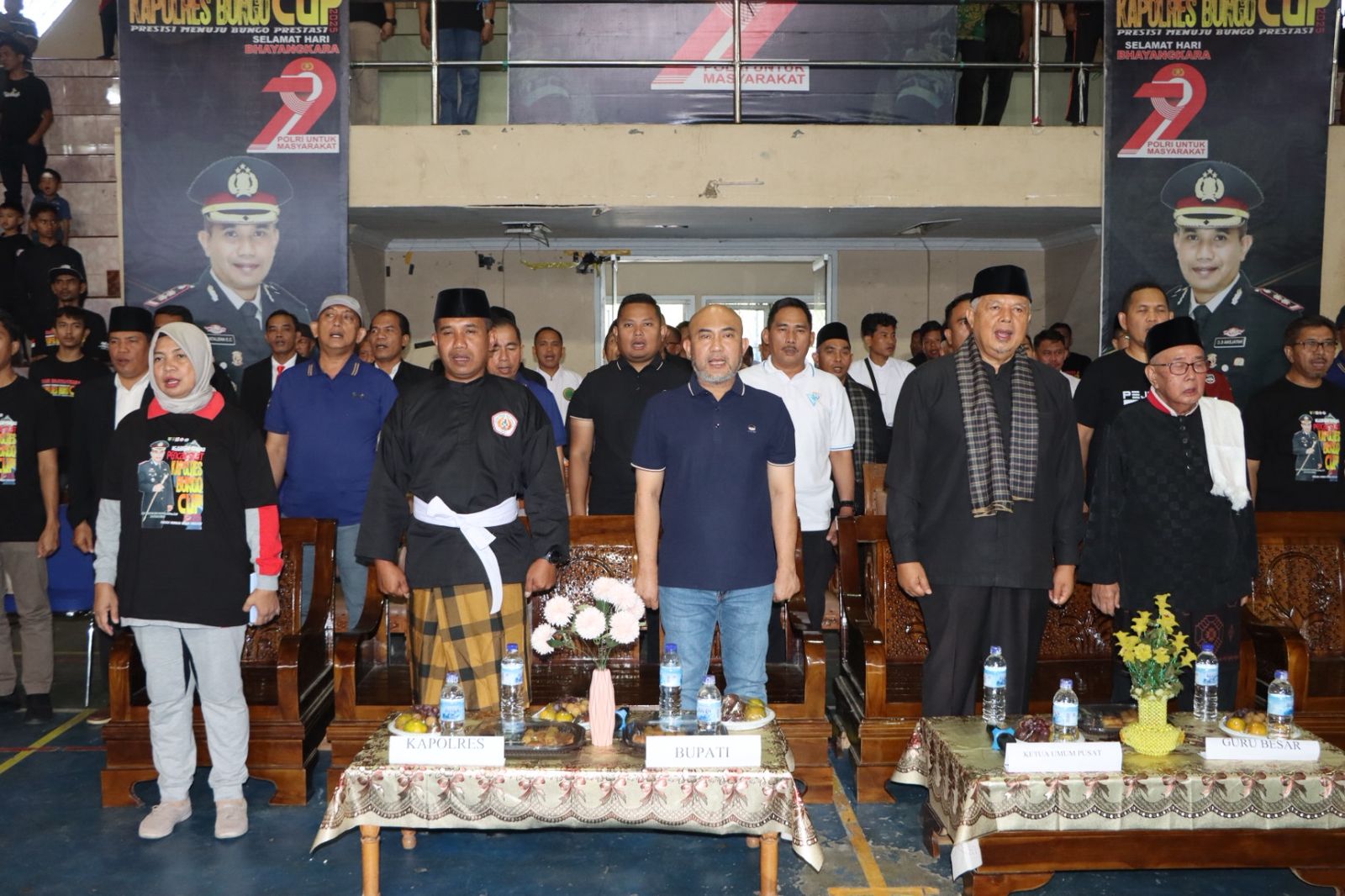 DUKUNG PENUH KEGIATAN POSITIF BAGI GENERASI MUDA, BUPATI BUNGO HADIRI PEMBUKAAN KEJUARAAN PENCAK SILAT KAPOLRES CUP 2025